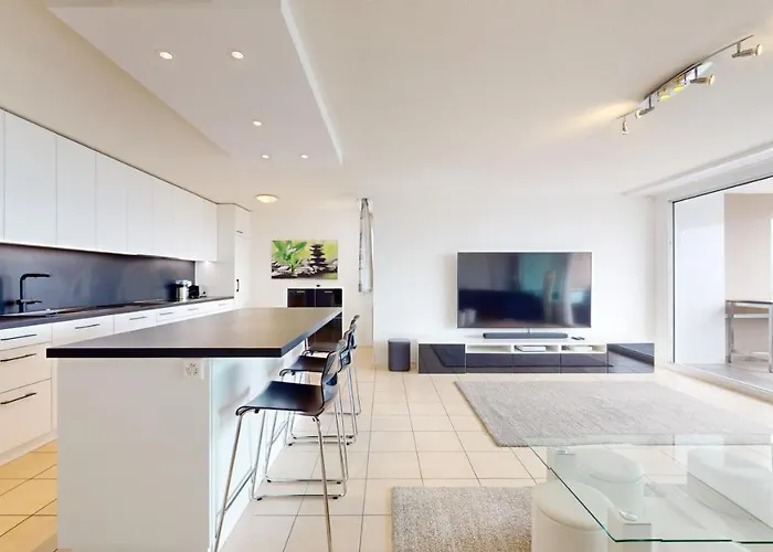 2 Bedroom With View - Close To Geneva & Lausanne Appartement *