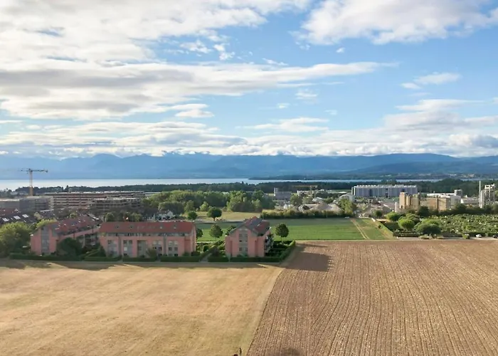 2 Bedroom With View - Close To Geneva & Lausanne Appartement